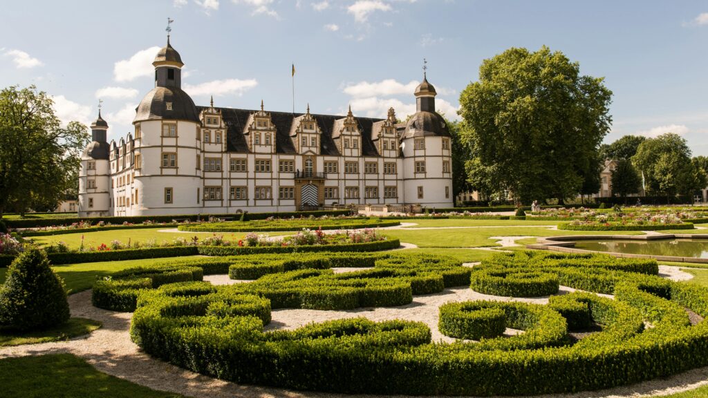 Umzug in Paderborn Schloß Neuhaus mit Hartmann International